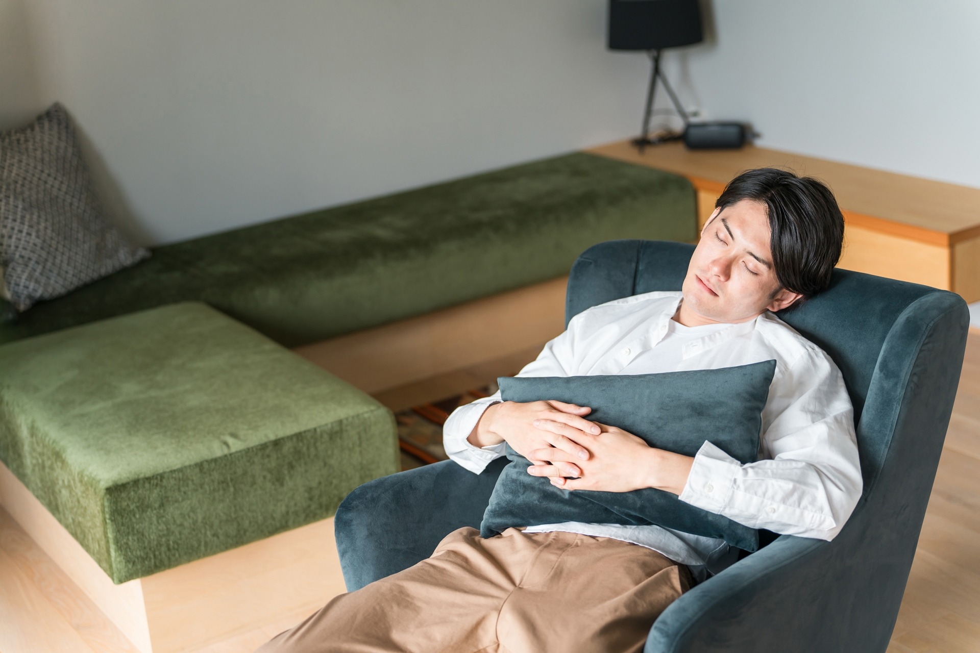 パワーナップで休息をとる人